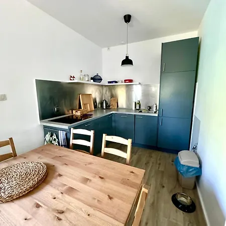 아파트 Corner House